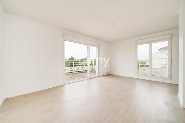 Parking + annexe + appartement