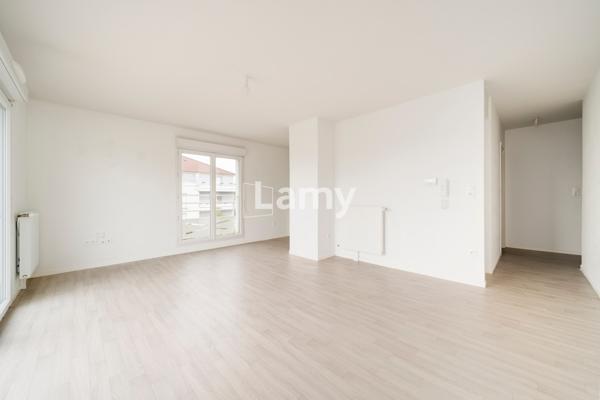 Parking + annexe + appartement