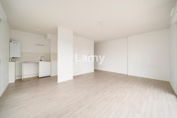Parking + annexe + appartement