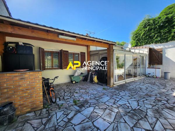 Maison de plain pied à Argenteuil 6 pièces, 4 chambres de 90m² située à 15 minutes de la gare. €424 000 ** - Référence 4525