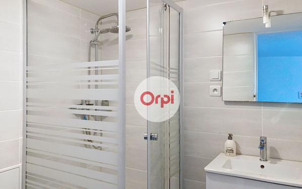 Maison à louer    6 pièces •  Limerzel