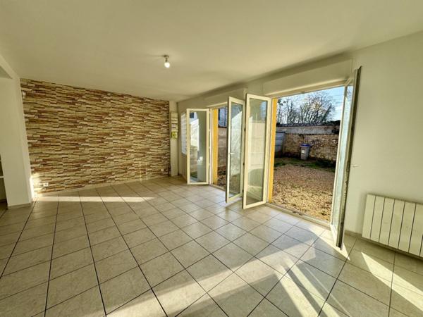 Maison récente avec jardinet et 2 chambres