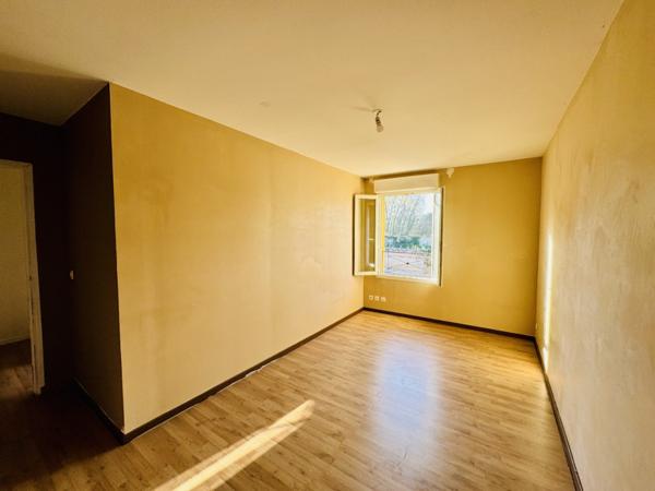 Maison récente avec jardinet et 2 chambres