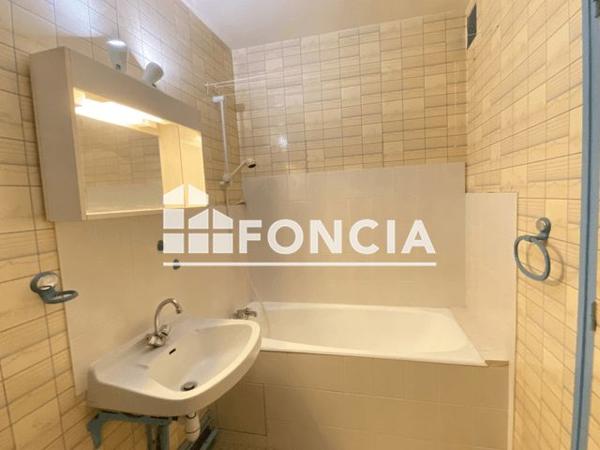 Location Studio 27.96 m² - 26 RUE DU GRAND TREUIL Limoges 87100