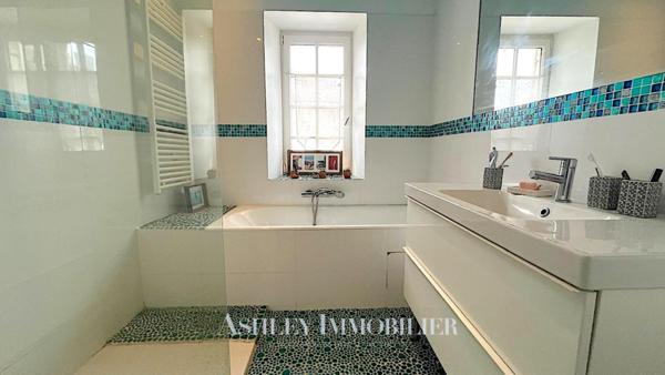 Hypercentre - Duplex lumineux dernier étage avec terrasse plein sud