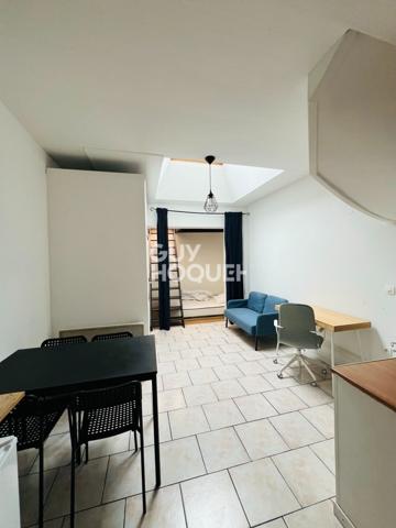 SAINT MAURICE - IMMEUBLE COMPRENANT 3 APPARTEMENTS AVEC COMPTEURS INDIVIDUELS