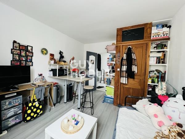 SAINT MAURICE - IMMEUBLE COMPRENANT 3 APPARTEMENTS AVEC COMPTEURS INDIVIDUELS