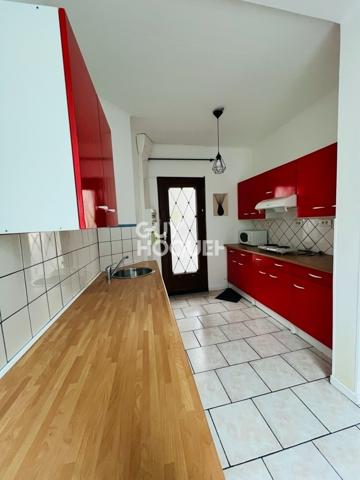 SAINT MAURICE - IMMEUBLE COMPRENANT 3 APPARTEMENTS AVEC COMPTEURS INDIVIDUELS