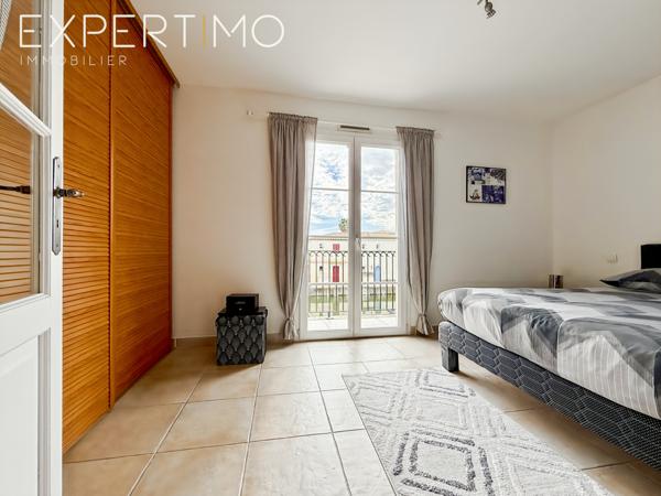 Aigues-Mortes (30220) Marina de Type T4, place de parking, garage, appontement .