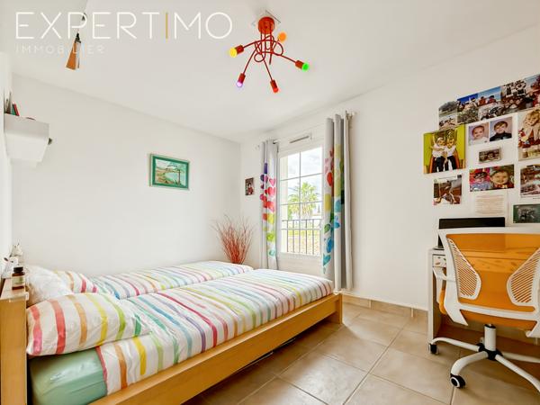 Aigues-Mortes (30220) Marina de Type T4, place de parking, garage, appontement .