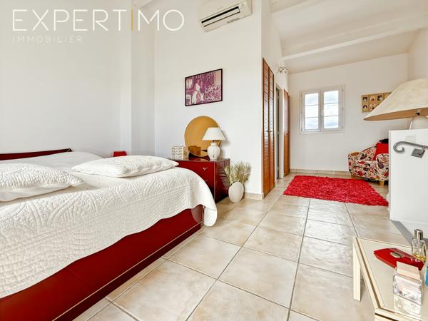 Aigues-Mortes (30220) Marina de Type T4, place de parking, garage, appontement .