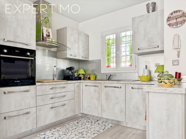 Aigues-Mortes (30220) Marina de Type T4, place de parking, garage, appontement .