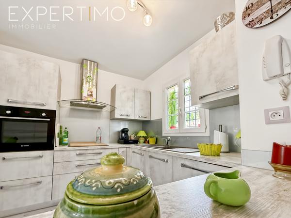 Aigues-Mortes (30220) Marina de Type T4, place de parking, garage, appontement .