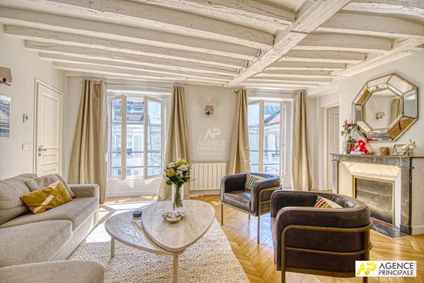 Paris 7ème rue du Bac Appartement 4 pièces 95.8 m² situé au 3ème étage sur cour avec chambre de service et cave €1 720 000 ** - Référence 25732