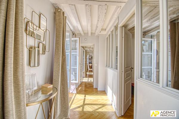 Paris 7ème rue du Bac Appartement 4 pièces 95.8 m² situé au 3ème étage sur cour avec chambre de service et cave €1 720 000 ** - Référence 25732