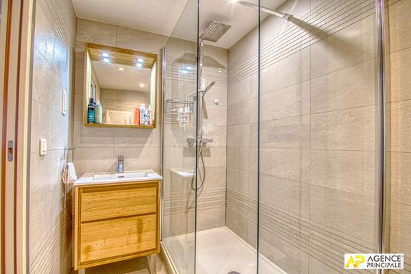 Paris 7ème rue du Bac Appartement 4 pièces 95.8 m² situé au 3ème étage sur cour avec chambre de service et cave €1 720 000 ** - Référence 25732