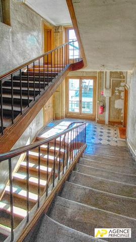 Paris 7ème rue du Bac Appartement 4 pièces 95.8 m² situé au 3ème étage sur cour avec chambre de service et cave €1 720 000 ** - Référence 25732