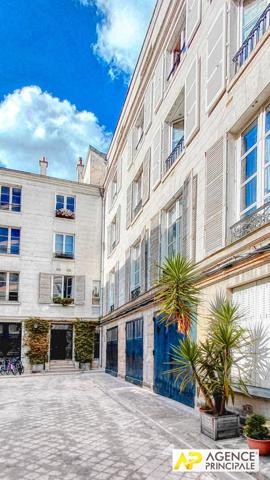 Paris 7ème rue du Bac Appartement 4 pièces 95.8 m² situé au 3ème étage sur cour avec chambre de service et cave €1 720 000 ** - Référence 25732