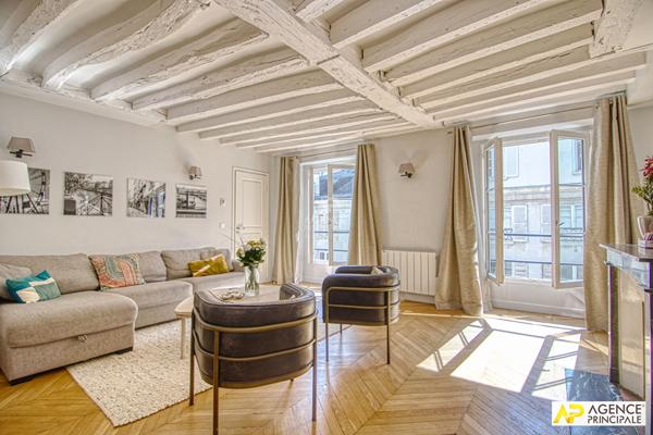 Paris 7ème rue du Bac Appartement 4 pièces 95.8 m² situé au 3ème étage sur cour avec chambre de service et cave €1 720 000 ** - Référence 25732