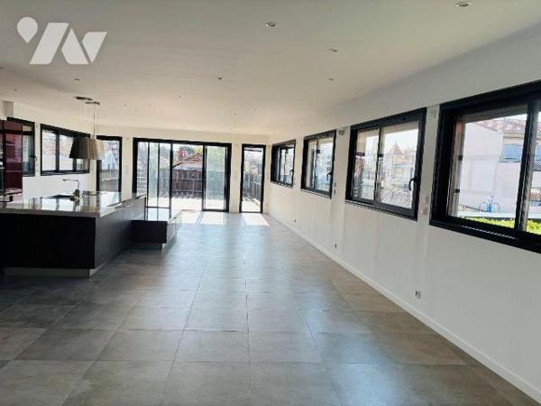 Andernos-les-Bains  Loft d'exception avec vue sur le Bassin
Idéalement situé en plein centre d...