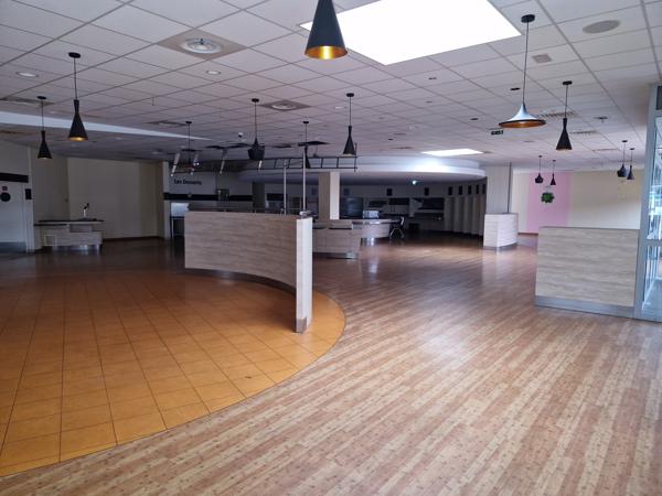 Local Commercial
        
        - 1752 m²