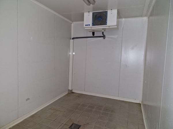 Local Commercial
        
        - 1752 m²