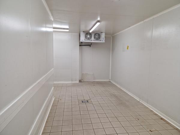 Local Commercial
        
        - 1752 m²