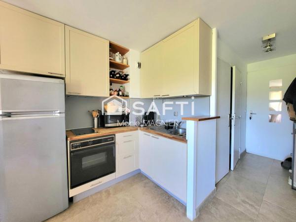 Appartement T2 avec terrasse dans résidence avec piscine à La Croix-Valmer : le parfait pied-à-terre entre mer et centre-ville !