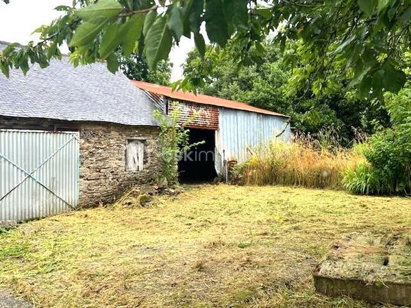 Terrain de 1 679 m²