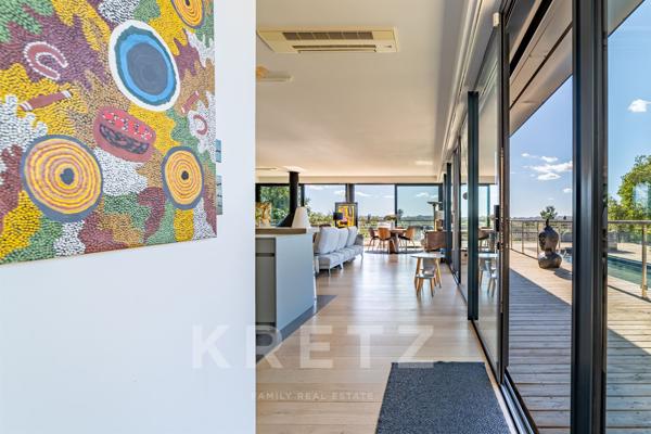 Villa d'architecte épurée avec vue exceptionnelle