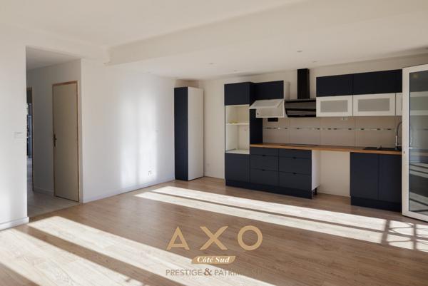 EXCLUSIVITE - MEYREUIL - MAISON DE VILLE - 113 M2 - T3 - GARAGE 80 M2 - CAVE - COUR - 380 000