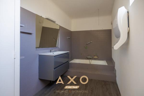 EXCLUSIVITE - MEYREUIL - MAISON DE VILLE - 113 M2 - T3 - GARAGE 80 M2 - CAVE - COUR - 380 000