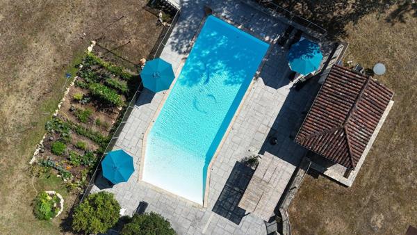 Domaine Gourdon avec piscine sur 13.5 hectares de terrain