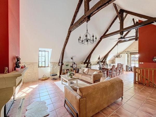 Domaine Gourdon avec piscine sur 13.5 hectares de terrain