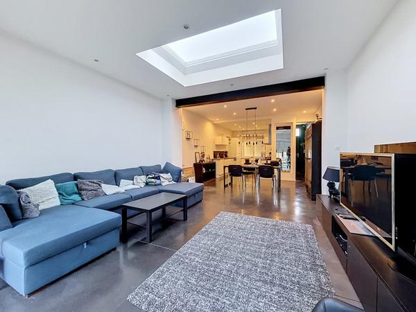 SUPERBE MAISON DE VILLE SANS TRAVAUX – SÉJOUR 41M² & EXTÉRIEUR SANS VIS-À-VIS (ROUBAIX)
