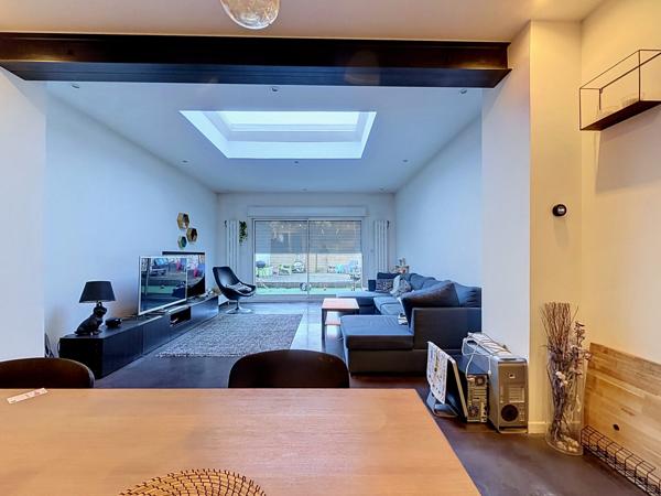 SUPERBE MAISON DE VILLE SANS TRAVAUX – SÉJOUR 41M² & EXTÉRIEUR SANS VIS-À-VIS (ROUBAIX)