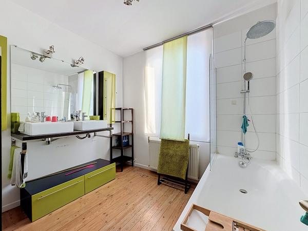 SUPERBE MAISON DE VILLE SANS TRAVAUX – SÉJOUR 41M² & EXTÉRIEUR SANS VIS-À-VIS (ROUBAIX)