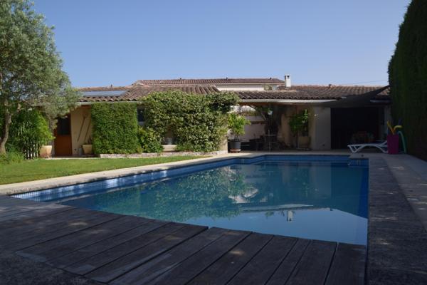 Mas de ville rénové avec goût