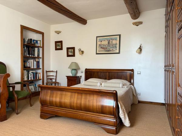 Mas de ville rénové avec goût