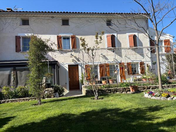 Mas de ville rénové avec goût