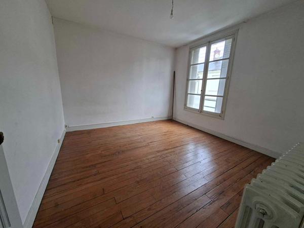 Maison à vendre à proximité de la gare de Saumur (49400), 163 m² beaux volumes