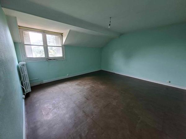 Maison à vendre à proximité de la gare de Saumur (49400), 163 m² beaux volumes