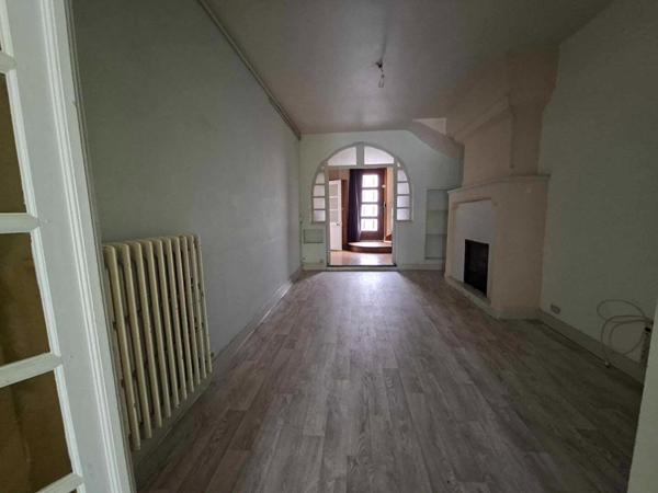 Maison à vendre à proximité de la gare de Saumur (49400), 163 m² beaux volumes