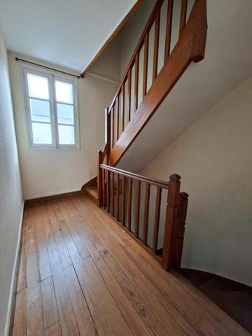 Maison à vendre à proximité de la gare de Saumur (49400), 163 m² beaux volumes