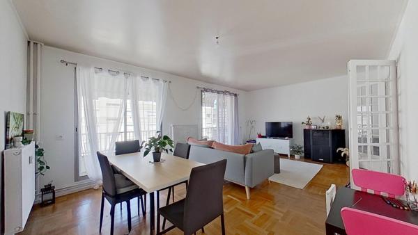 Appartement
         3 pièces
        - 75 m² Exclusivité 245 000 € *