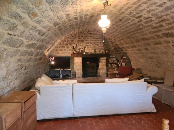 Maison de charme et grange partiellement aménagée