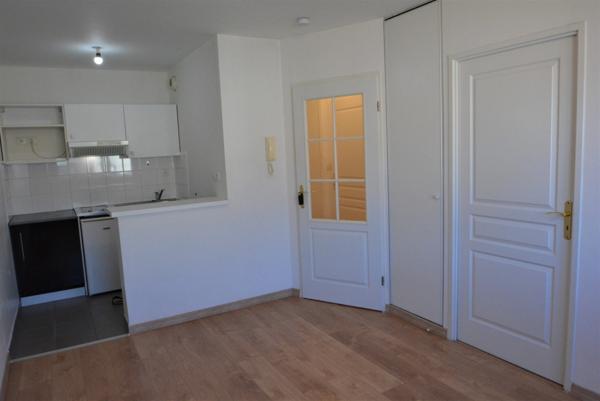 Dpt Nord (59), à louer VALENCIENNES appartement T2 de 30 m², Loyer 480 €