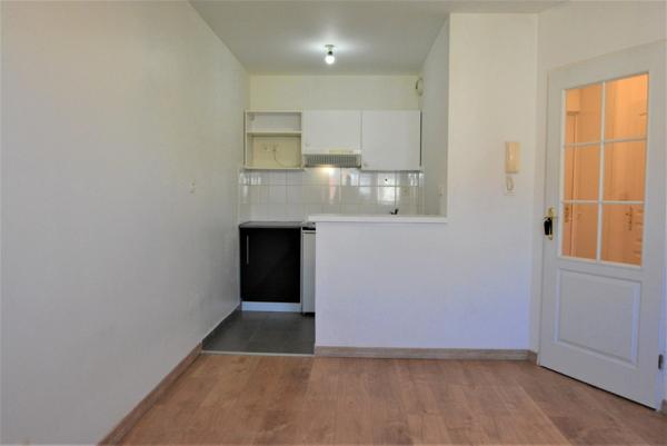 Dpt Nord (59), à louer VALENCIENNES appartement T2 de 30 m², Loyer 480 €
