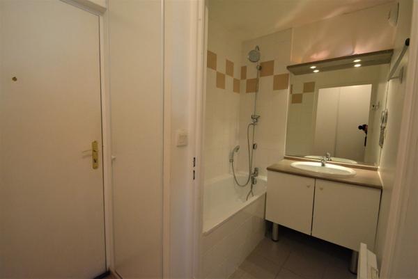 Dpt Nord (59), à louer VALENCIENNES appartement T2 de 30 m², Loyer 480 €