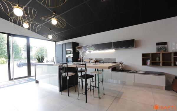 Superbe espace commercial, murs et fonds de commerce de 558 m2 dans les Landes